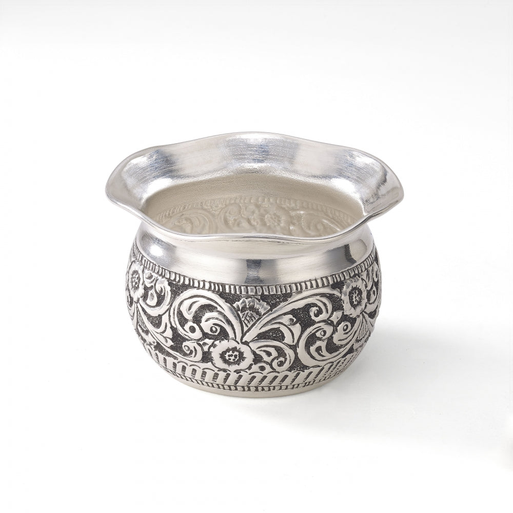 Silver Cup with Floral Pattern Devam