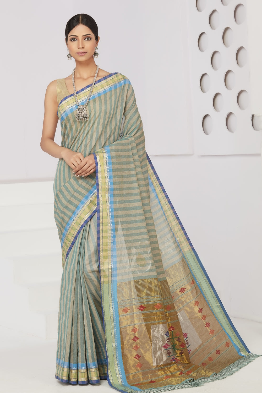 Paithani & Parrots Devam